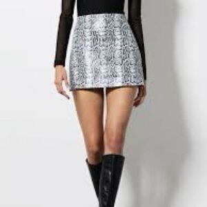 Alice + Olivia
Elana Snake Lamb Leather Mini Skirt